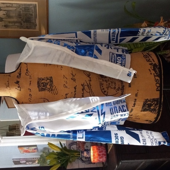 Forever 21 Metallic Blue & White Graphic Print Cropped Hooded Zip Up Jacket - Picture 10 of 16